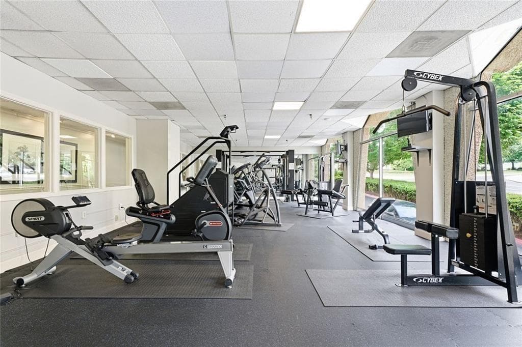 1 bedroom, 1 bathroom, 837 sq ft condominium for sale at 2479 Peachtree Road 303, Atlanta, GA 30305 — photo 10