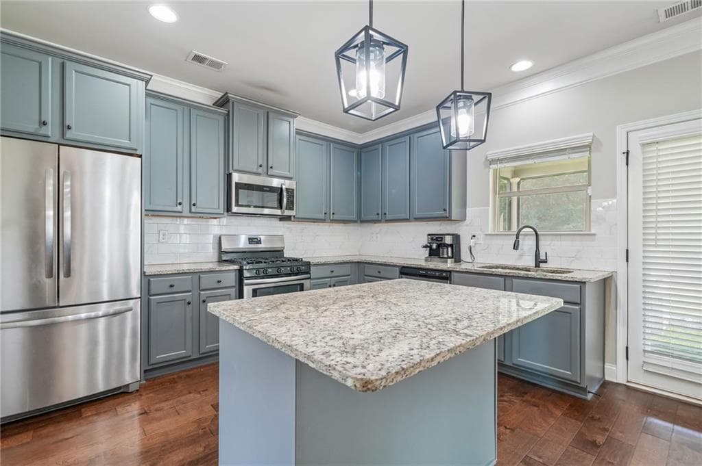 5 bedroom, 3 bathroom, 2,735 sq ft single family residence for sale at 109 Donovan Avenue, Locust Grove, GA 30248 — photo 6