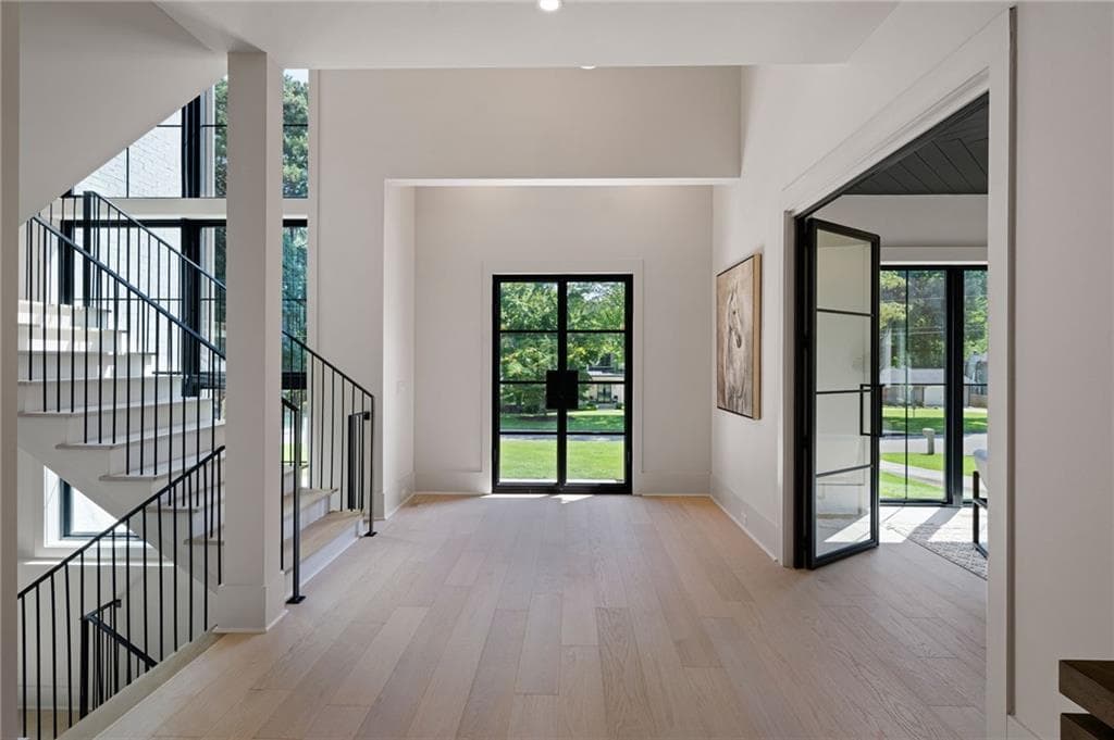 5 bedroom, 6 bathroom, 4,600 sq ft single family residence for sale at 1671 Manhasset Drive, Dunwoody, GA 30338 — photo 4