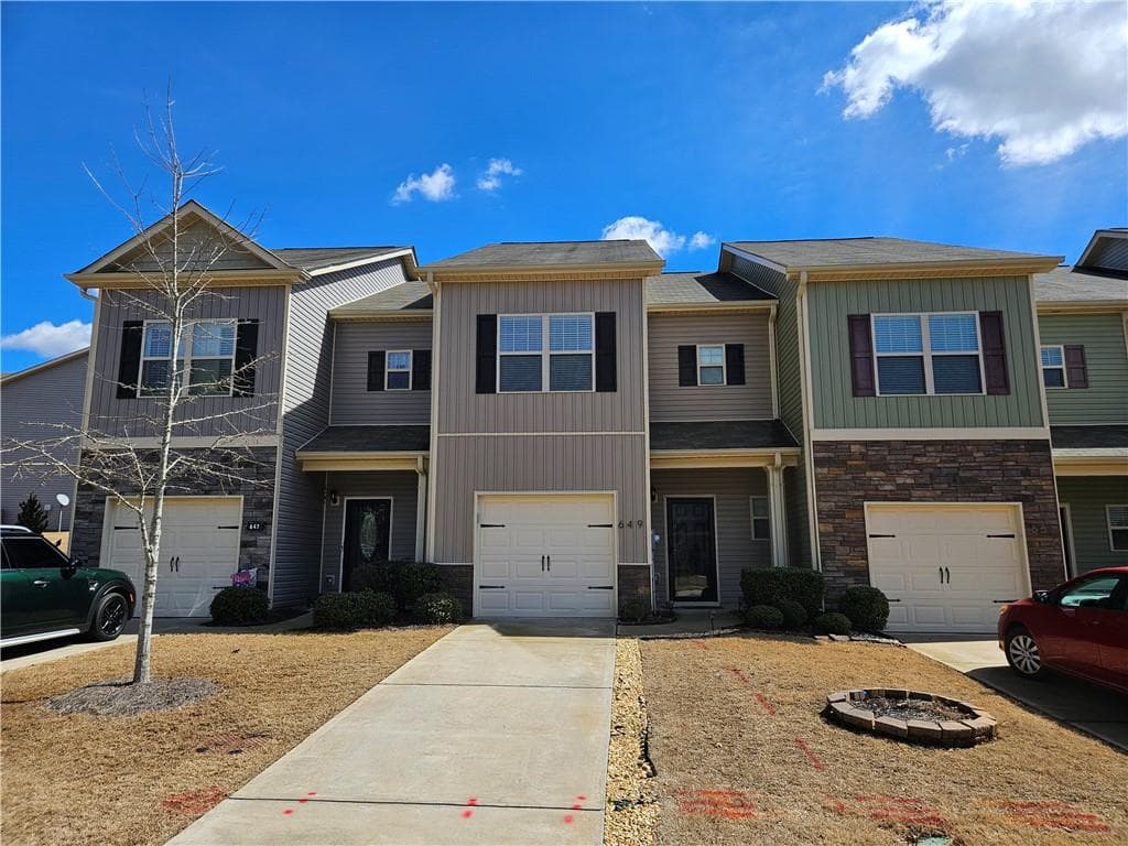3 bedroom, 3 bathroom, 1,656 sq ft townhouse for rent at 649 Oakside Place, Acworth, GA 30102 for $1,895 a month — photo 1 of 16