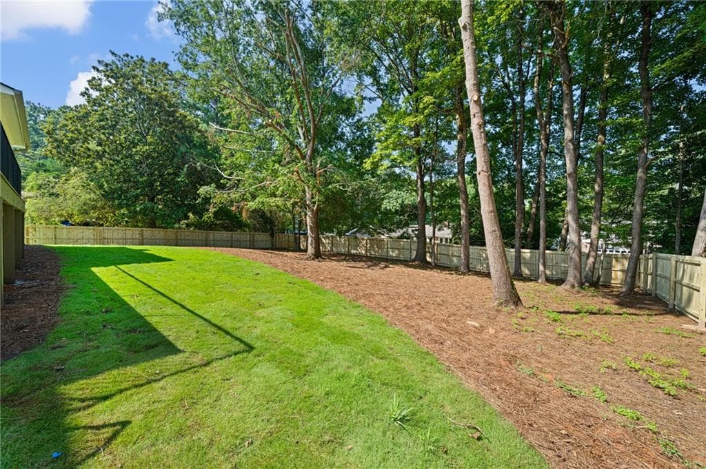 5 bedroom, 6 bathroom, 4,600 sq ft single family residence for sale at 1671 Manhasset Drive, Dunwoody, GA 30338 — photo 2