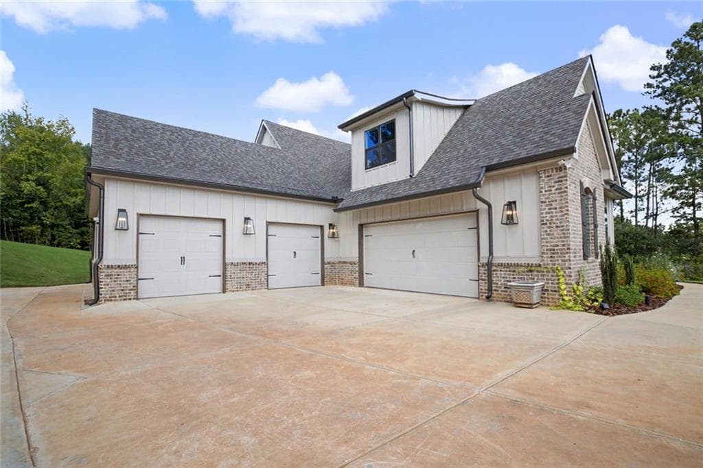 4 bedroom, 4 bathroom, 3,791 sq ft single family residence for sale at 220 Preakness Way, Forsyth, GA 31029 — photo 3