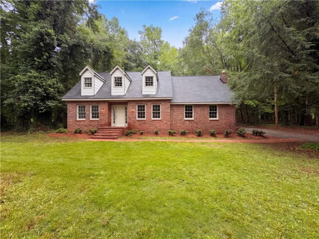 3 bedroom, 2 bathroom, 2,239 sq ft single family residence under contract at 20 Woodland Way, Stockbridge, GA 30281