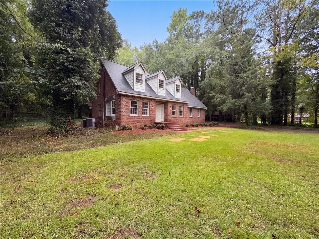 3 bedroom, 2 bathroom, 2,239 sq ft single family residence under contract at 20 Woodland Way, Stockbridge, GA 30281 — photo 2