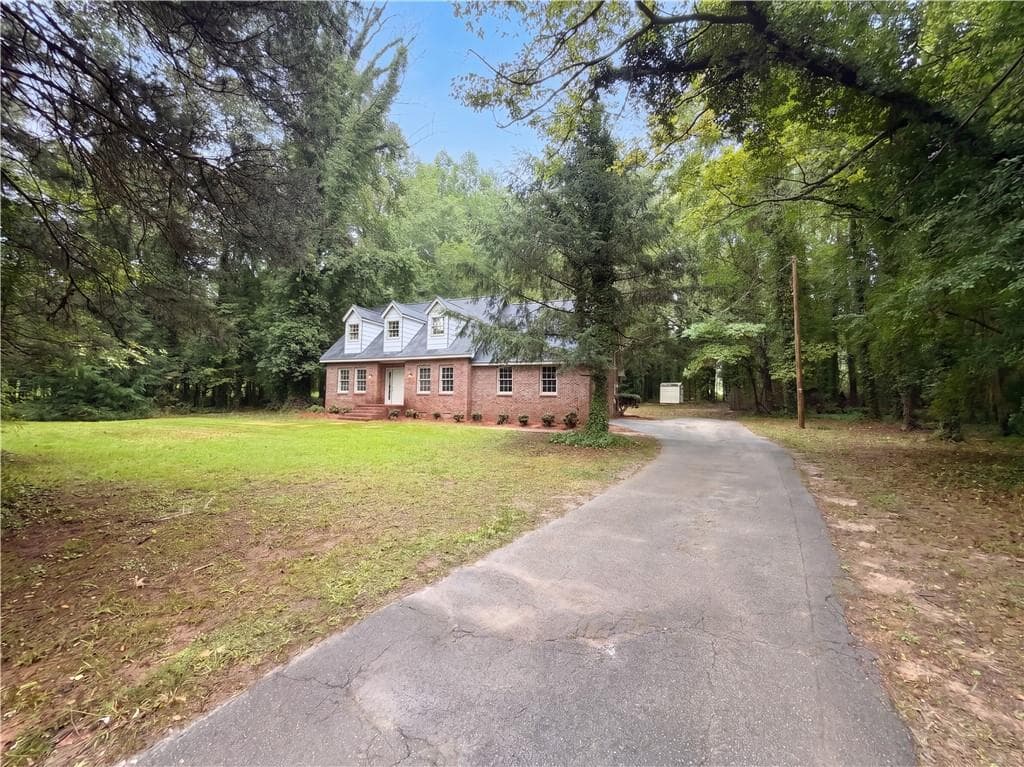 3 bedroom, 2 bathroom, 2,239 sq ft single family residence under contract at 20 Woodland Way, Stockbridge, GA 30281 — photo 3