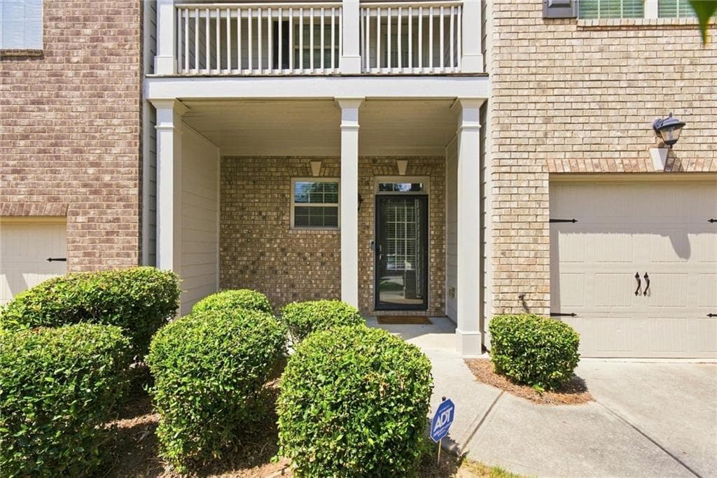 3 bedroom, 3 bathroom, 2,388 sq ft townhouse for sale at 413 Fern Bay Drive, Atlanta, GA 30331 — photo 2