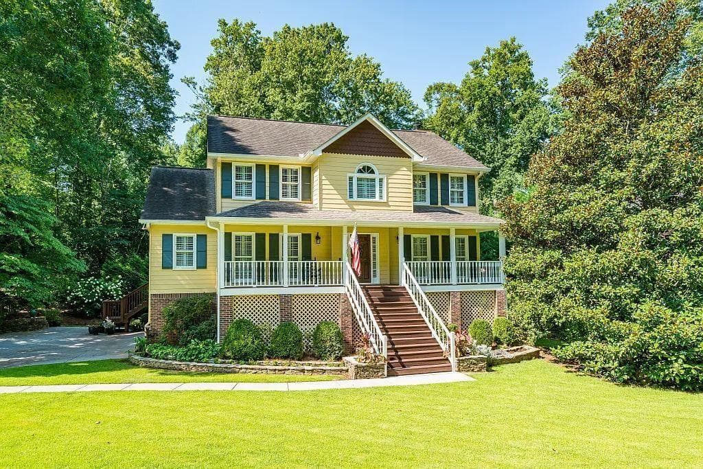 3 bedroom, 3 bathroom, 2,896 sq ft single family residence under contract at 2133 Bayford Court, Marietta, GA 30064 — photo 2