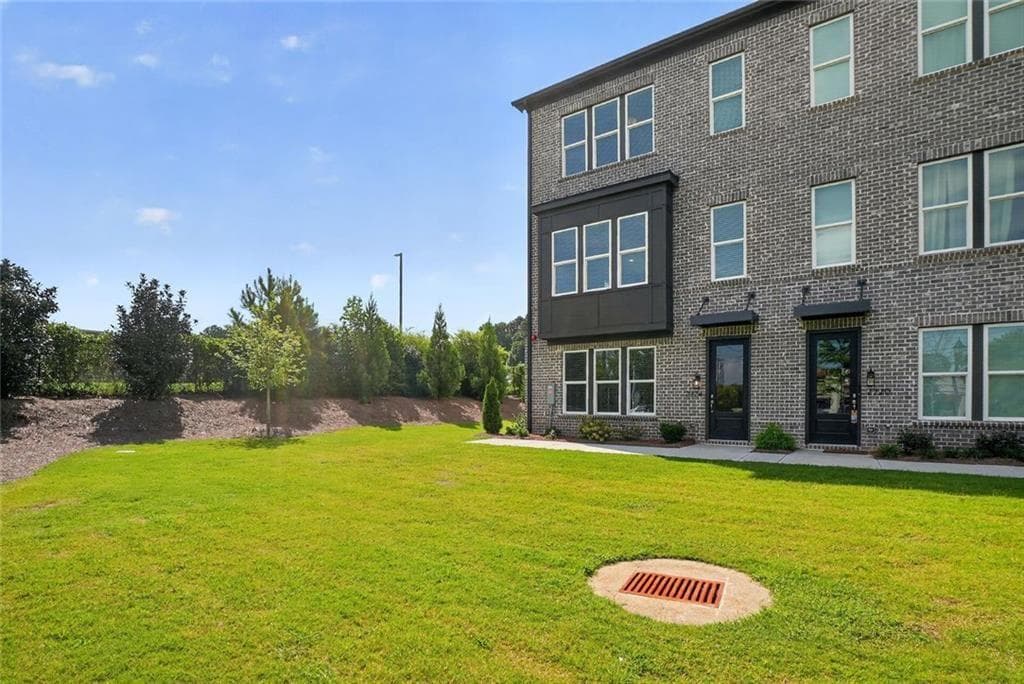 3 bedroom, 4 bathroom, 2,137 sq ft townhouse for rent at 2324 Mockernut Trail, Smyrna, GA 30080 for $4,000 a month — photo 2