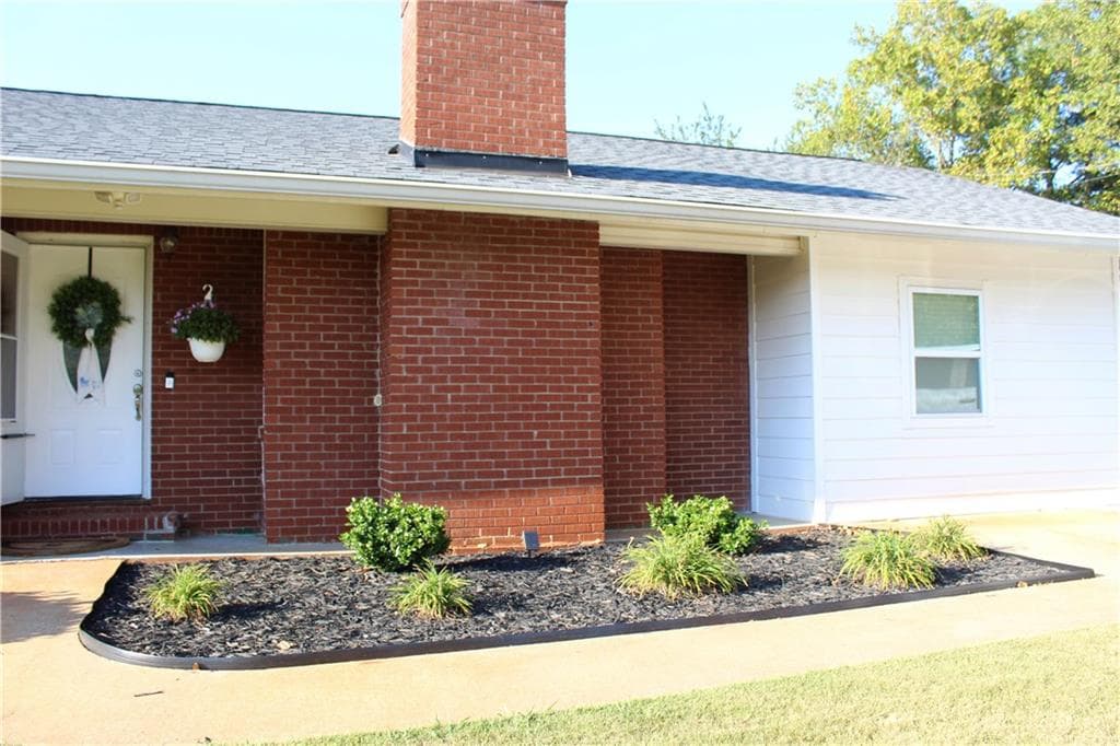 3 bedroom, 2 bathroom, 1,720 sq ft single family residence for sale at 15 Georgia Boulevard, Cartersville, GA 30120 — photo 2