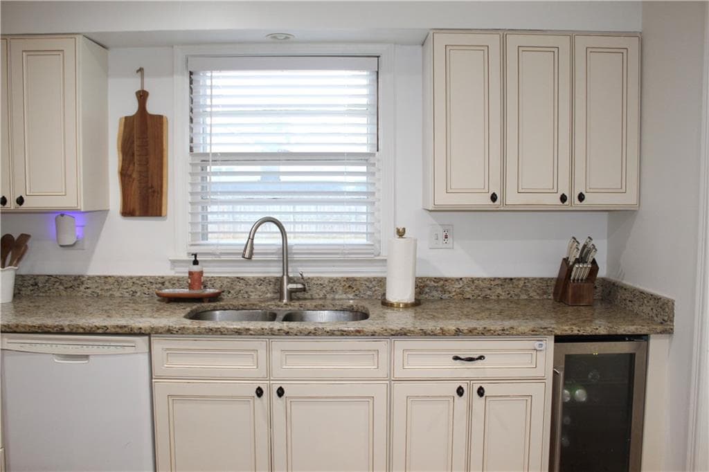 3 bedroom, 2 bathroom, 1,720 sq ft single family residence for sale at 15 Georgia Boulevard, Cartersville, GA 30120 — photo 8