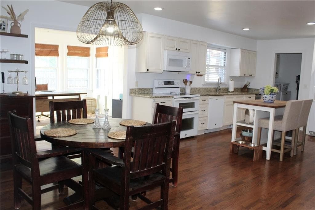 3 bedroom, 2 bathroom, 1,720 sq ft single family residence for sale at 15 Georgia Boulevard, Cartersville, GA 30120 — photo 9