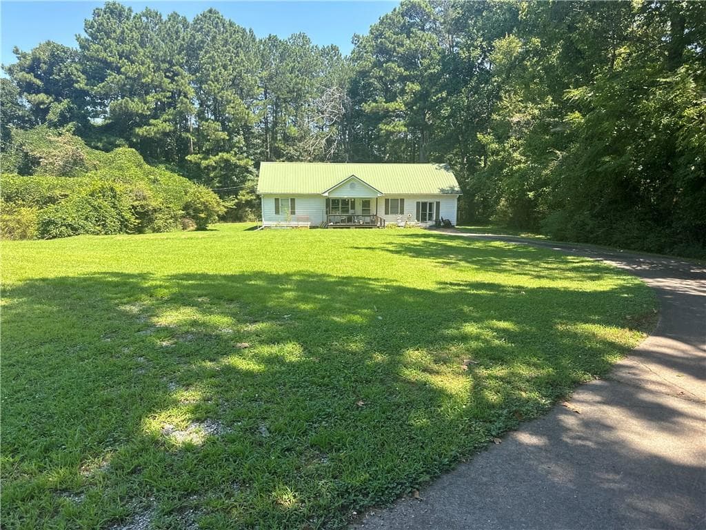 6 bedroom, 7 bathroom, 3,160 sq ft single family residence under contract at 129 Pirklewood Circle, Cumming, GA 30040 — photo 2