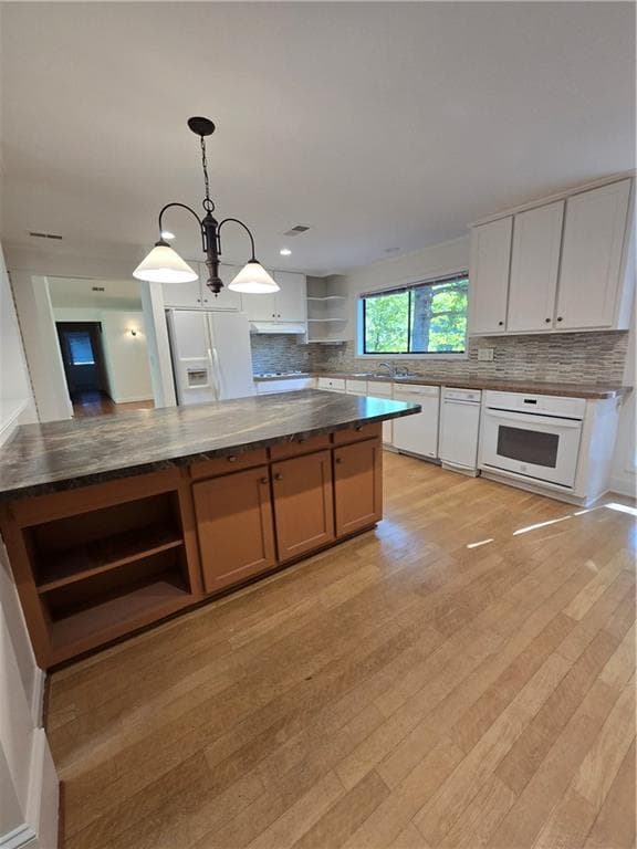 3 bedroom, 3 bathroom, 2,647 sq ft single family residence for rent at 60 Fairway Ridge Drive, Johns Creek, GA 30022 for $3,195 a month — photo 6