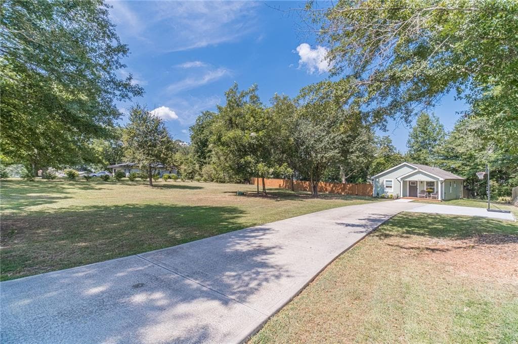 3 bedroom, 2 bathroom single family residence under contract at 912 Alcovy Street, Monroe, GA 30655 — photo 2