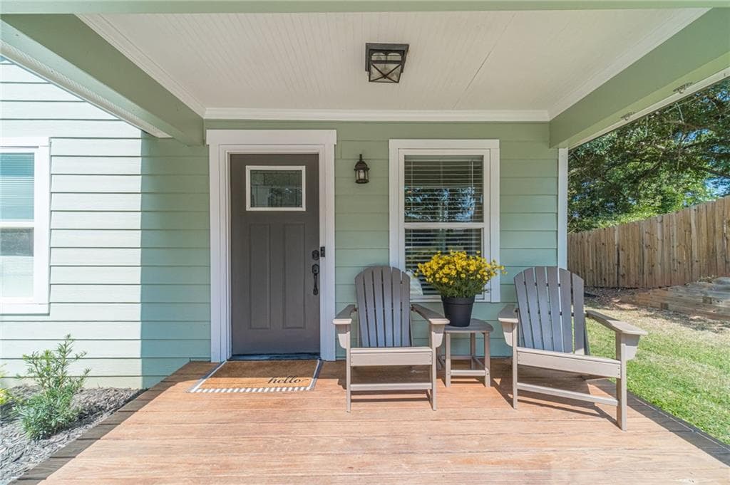 3 bedroom, 2 bathroom single family residence under contract at 912 Alcovy Street, Monroe, GA 30655 — photo 3
