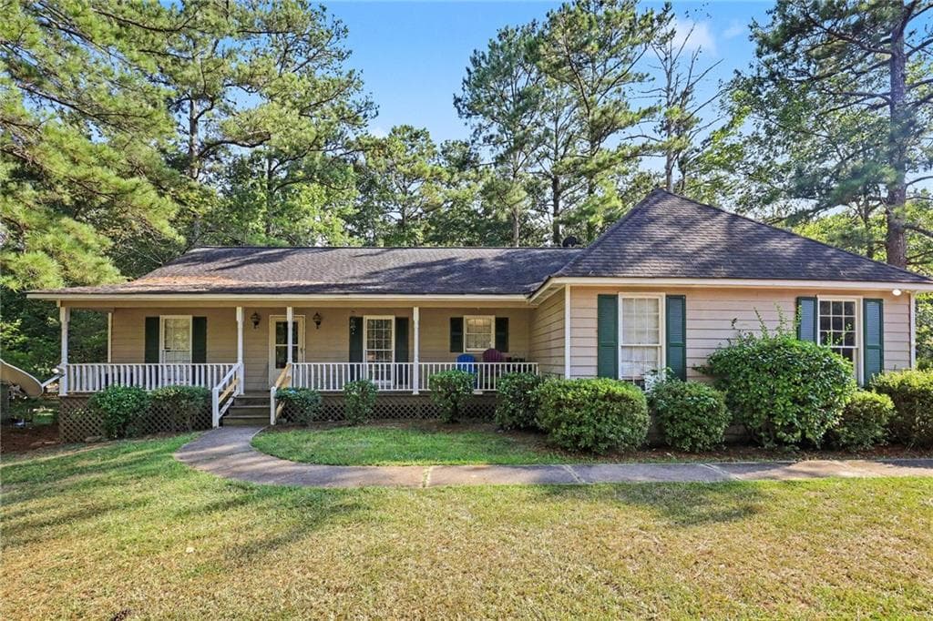 3 bedroom, 2 bathroom, 1,479 sq ft single family residence for sale at 1624 Carriage Hills Drive, Griffin, GA 30224
