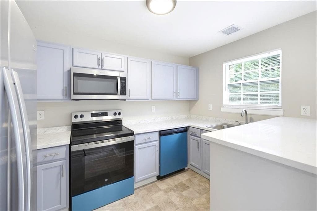 4 bedroom, 3 bathroom, 1,576 sq ft single family residence for sale at 5612 Pine Gate Drive, Atlanta, GA 30349 — photo 8
