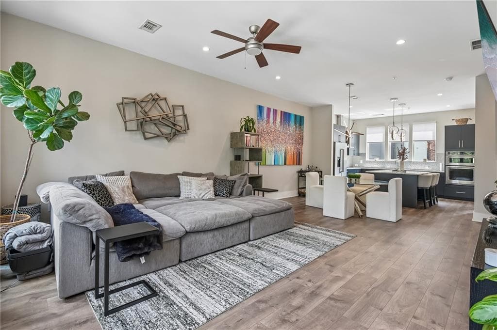 3 bedroom, 4 bathroom, 1,977 sq ft townhouse for sale at 1213 Chelsea Circle, Atlanta, GA 30318 — photo 7