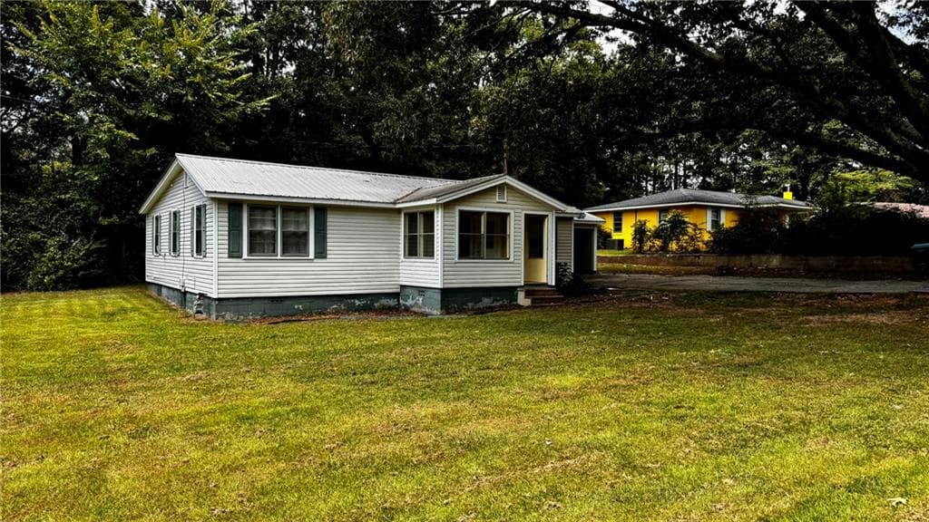 4 bedroom, 2 bathroom, 1,440 sq ft single family residence under contract at 122 Cabin Creek Road, Commerce, GA 30529
