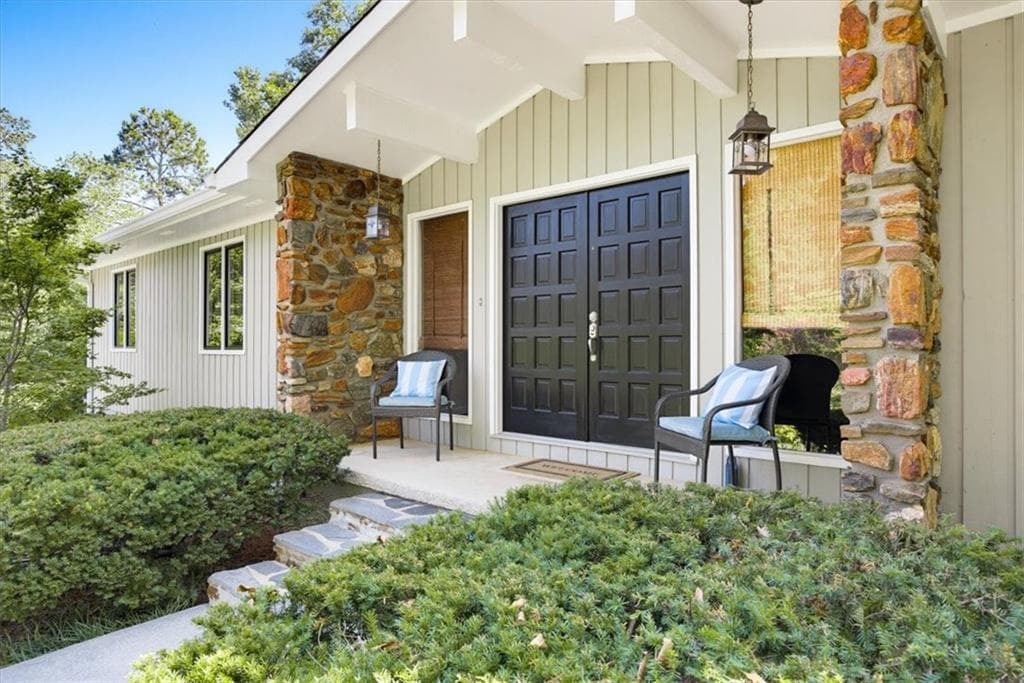 4 bedroom, 3 bathroom, 2,557 sq ft single family residence for sale at 3002 Timberline Road, Marietta, GA 30062 — photo 3