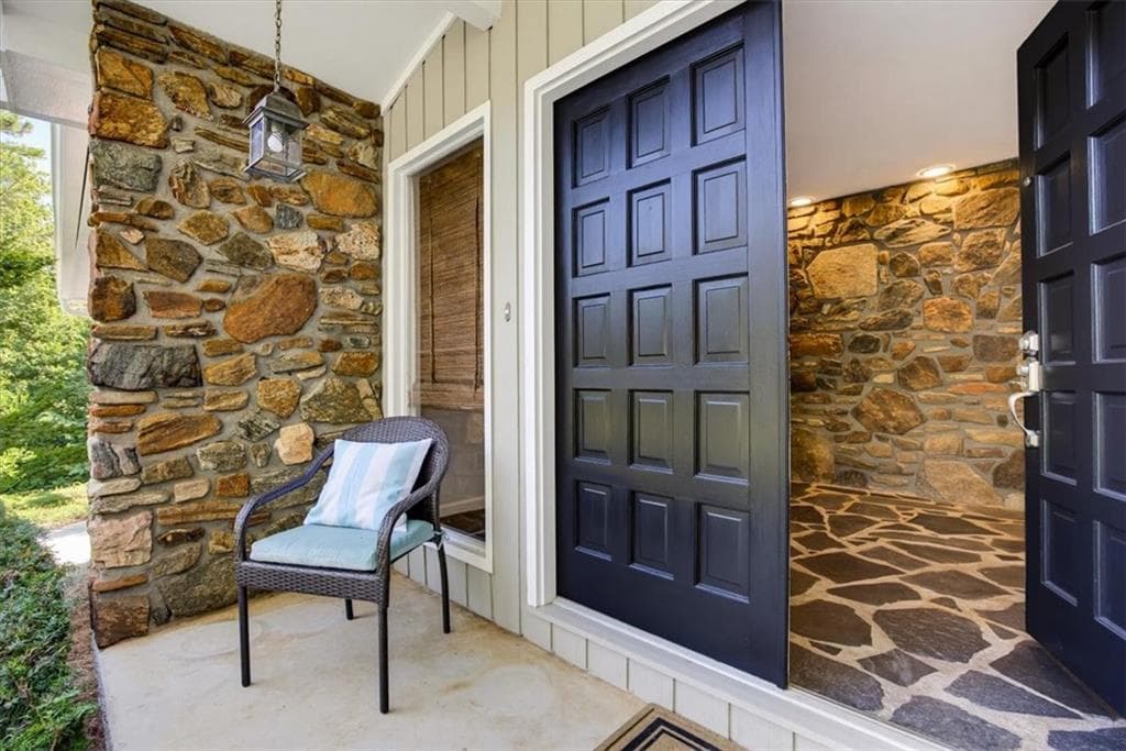 4 bedroom, 3 bathroom, 2,557 sq ft single family residence for sale at 3002 Timberline Road, Marietta, GA 30062 — photo 4