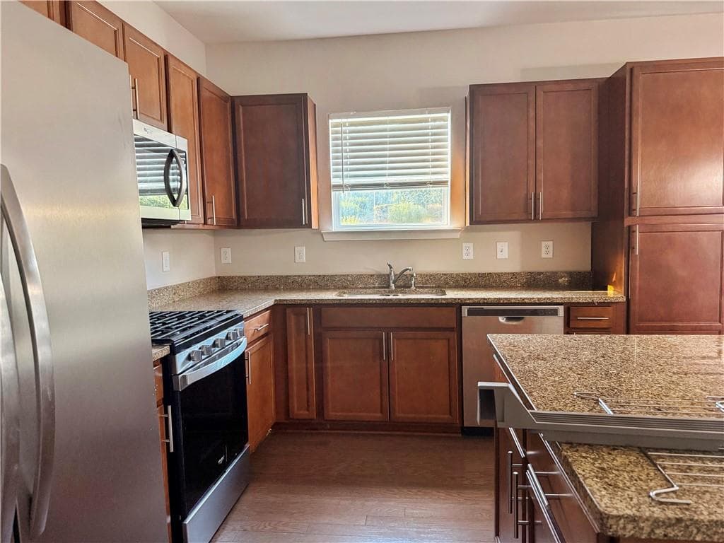 3 bedroom, 3 bathroom, 2,280 sq ft single family residence for sale at 280 Paulownia Circle, Mcdonough, GA 30253 — photo 6