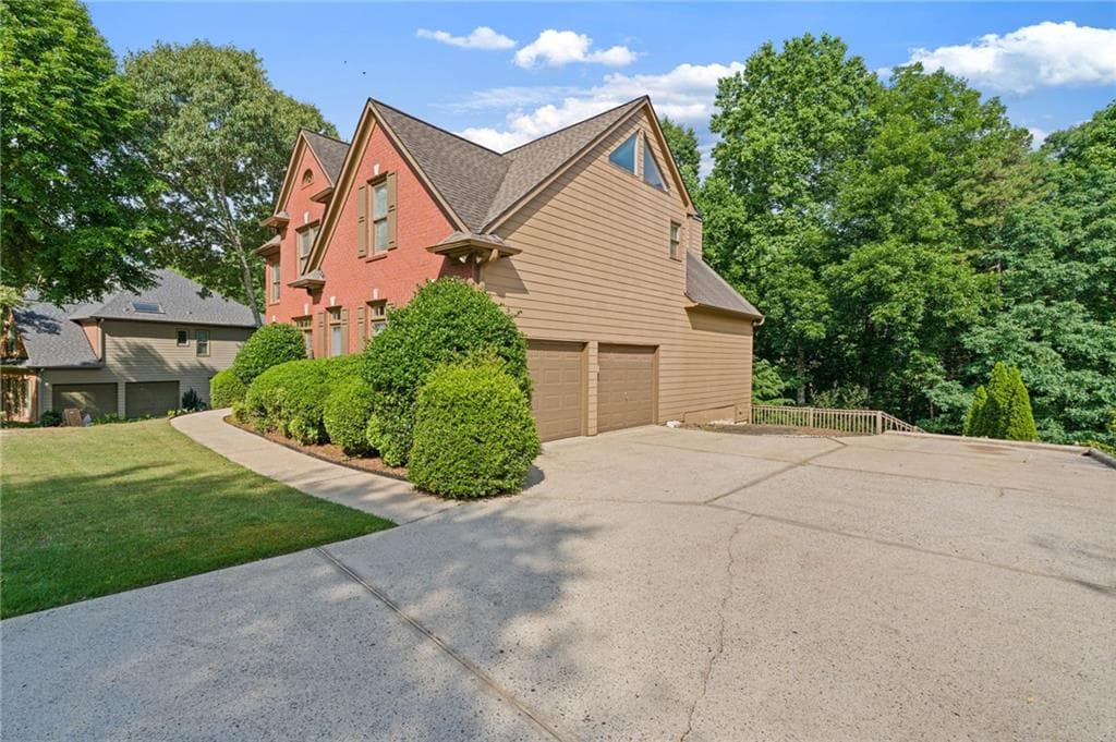 4 bedroom, 4 bathroom, 5,026 sq ft single family residence for sale at 163 Woodcliff Drive, Suwanee, GA 30024 — photo 4
