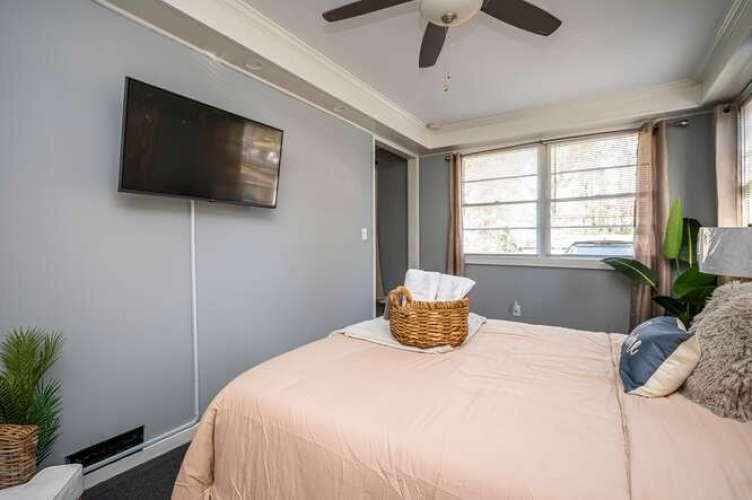 4 bedroom, 3 bathroom, 1,400 sq ft single family residence for sale at 3222 Jamaica Road, Atlanta, GA 30318 — photo 7