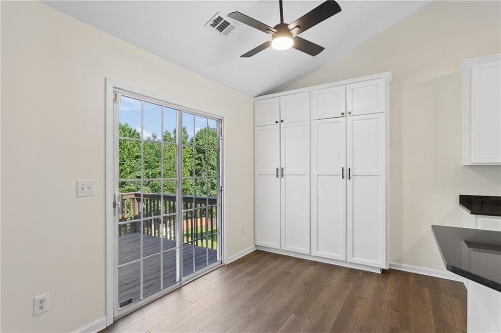 4 bedroom, 2 bathroom, 1,880 sq ft single family residence for rent at 3139 Brookeview Lane, Kennesaw, GA 30152 for $2,500 a month — photo 9