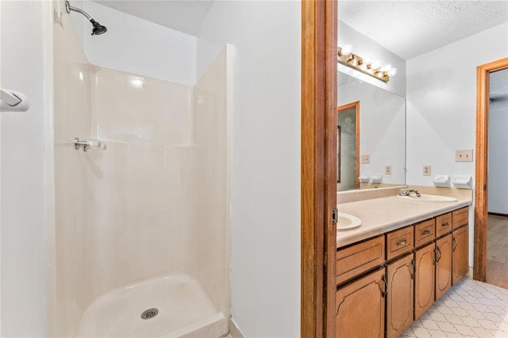 3 bedroom, 2 bathroom, 2,236 sq ft single family residence for sale at 212 Farmbrook Parkway, Stockbridge, GA 30281 — photo 7