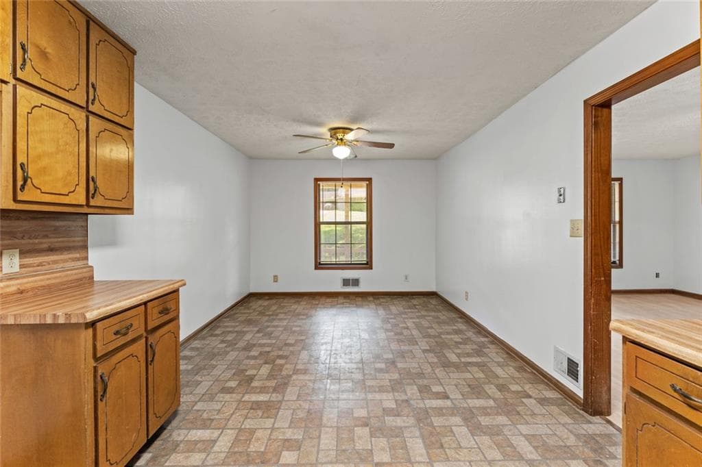 3 bedroom, 2 bathroom, 2,236 sq ft single family residence for sale at 212 Farmbrook Parkway, Stockbridge, GA 30281 — photo 10
