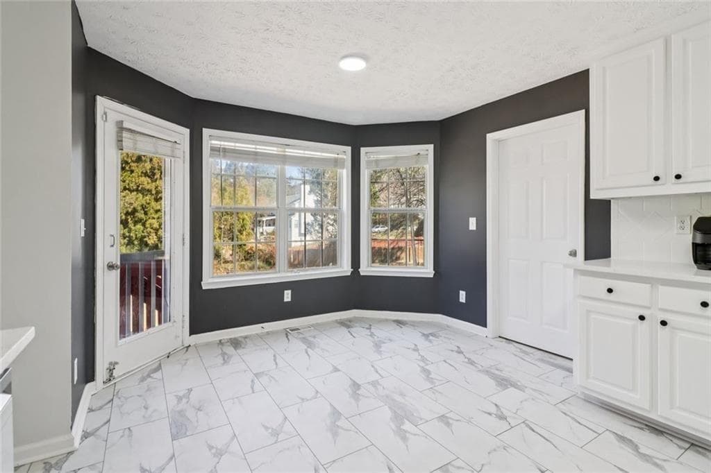 4 bedroom, 3 bathroom, 3,436 sq ft single family residence for sale at 3382 Summit Glen Drive, Loganville, GA 30052 — photo 4