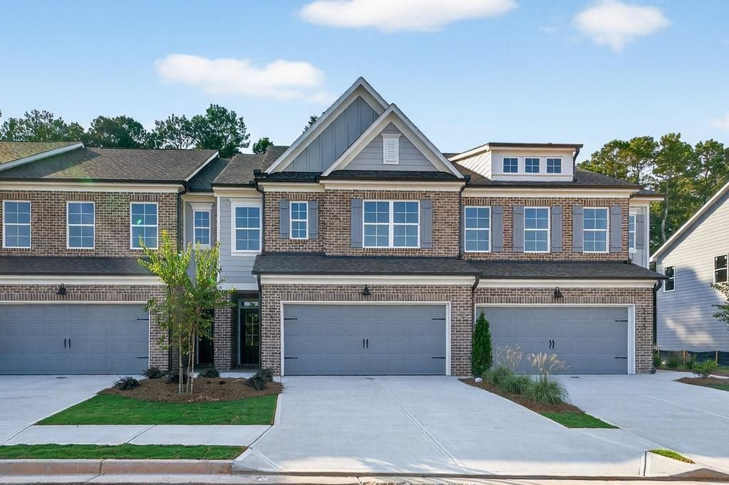 3 bedroom, 3 bathroom, 1,829 sq ft townhouse for sale at 135 Windsor Park Court, Jefferson, GA 30549
