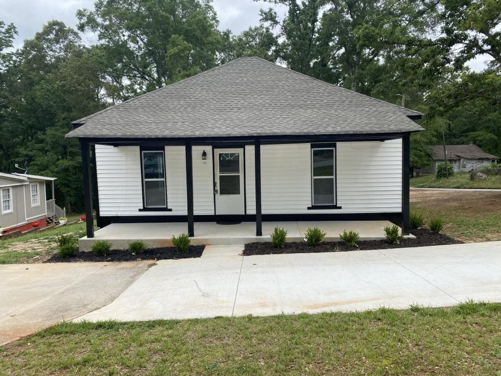 2 bedroom, 2 bathroom, 888 sq ft single family residence for sale at 702 Roosevelt Street, Monroe, GA 30656 — photo 2