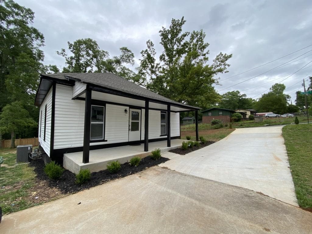 2 bedroom, 2 bathroom, 888 sq ft single family residence for sale at 702 Roosevelt Street, Monroe, GA 30656 — photo 4