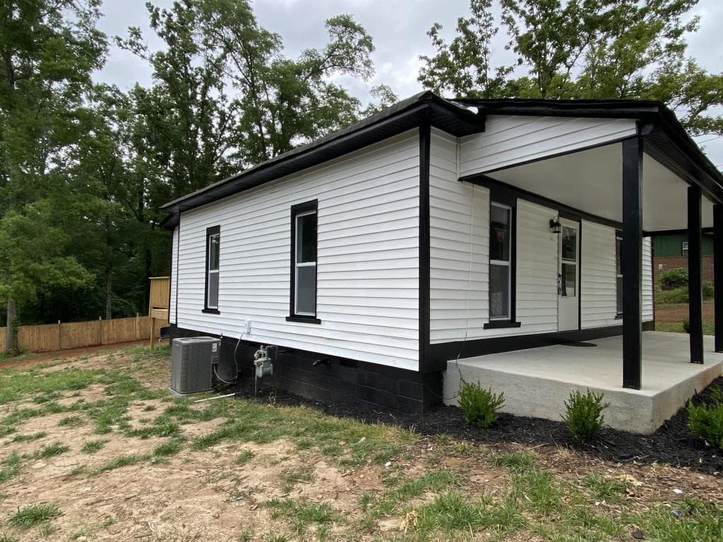 2 bedroom, 2 bathroom, 888 sq ft single family residence for sale at 702 Roosevelt Street, Monroe, GA 30656 — photo 5