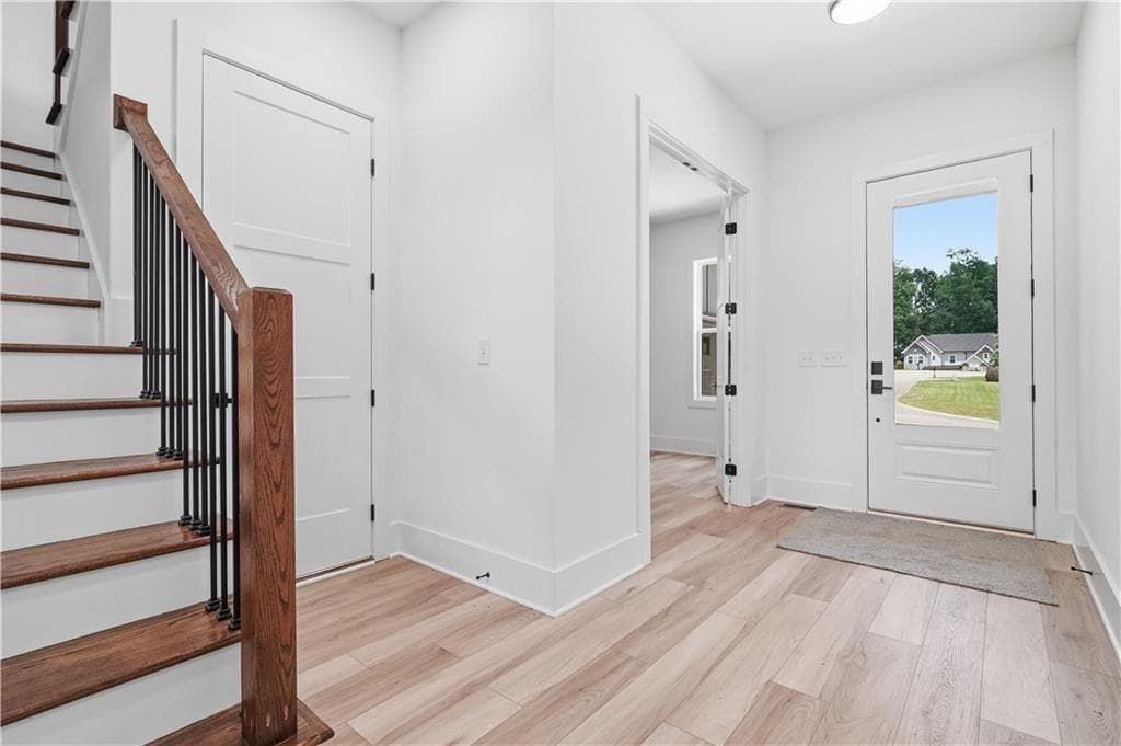 5 bedroom, 4 bathroom, 6,810 sq ft single family residence for sale at 5676 MEADOW VIEW Drive, Jefferson, GA 30549 — photo 4