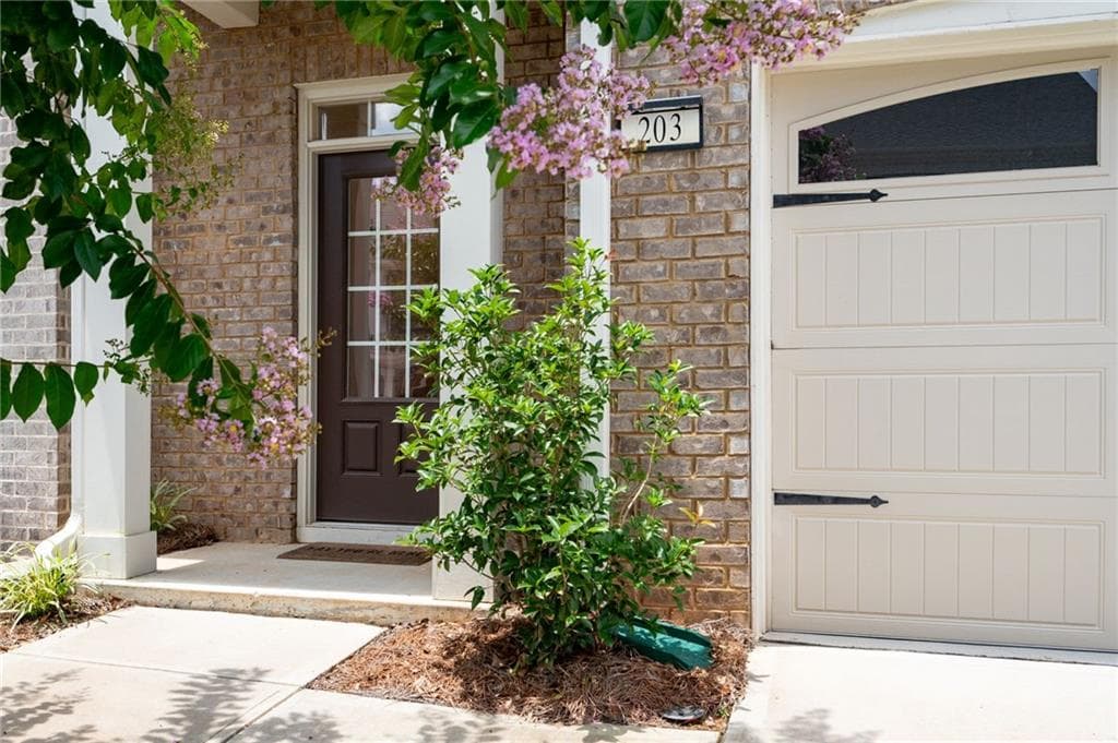 3 bedroom, 4 bathroom, 2,504 sq ft townhouse for sale at 203 Holden Way, Woodstock, GA 30189 — photo 2