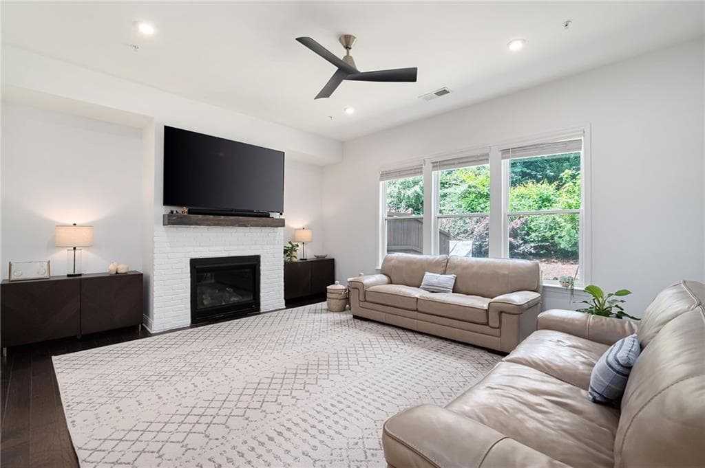 3 bedroom, 4 bathroom, 2,504 sq ft townhouse for sale at 203 Holden Way, Woodstock, GA 30189 — photo 7