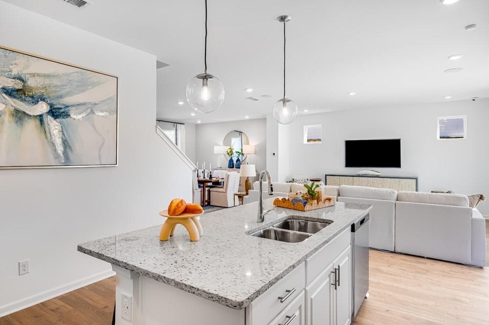 3 bedroom, 3 bathroom, 2,368 sq ft single family residence under contract at 1654 Fawlocke Run, Loganville, GA 30052 — photo 6