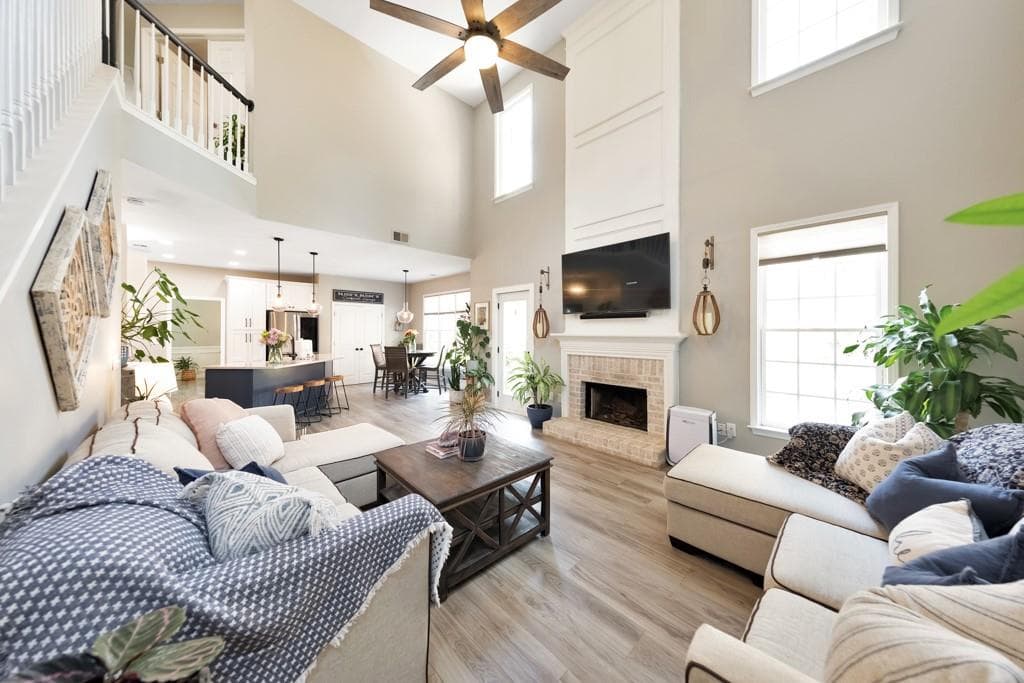 4 bedroom, 3 bathroom, 2,394 sq ft single family residence under contract at 3006 Cheshire Court, Woodstock, GA 30189 — photo 2