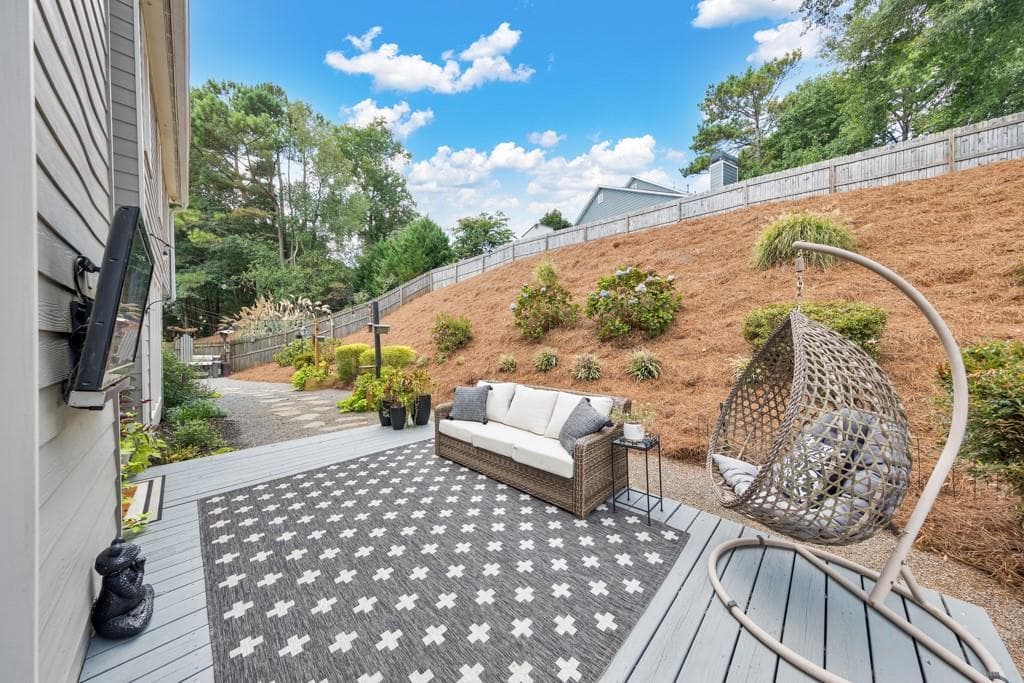 4 bedroom, 3 bathroom, 2,394 sq ft single family residence under contract at 3006 Cheshire Court, Woodstock, GA 30189 — photo 4