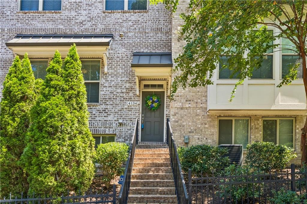 4 bedroom, 4 bathroom, 2,750 sq ft townhouse for sale at 4134 Charlotte Way, Atlanta, GA 30341 — photo 2