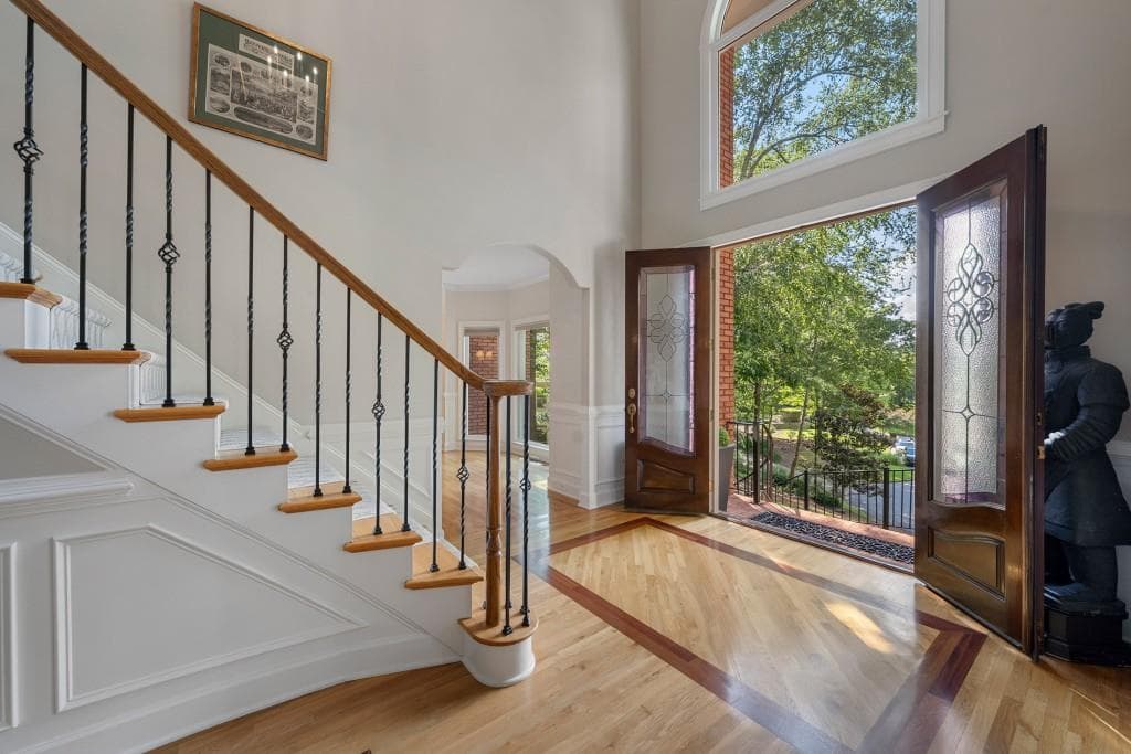 5 bedroom, 5 bathroom, 7,545 sq ft single family residence under contract at 620 Wynfield Court, Roswell, GA 30076 — photo 5