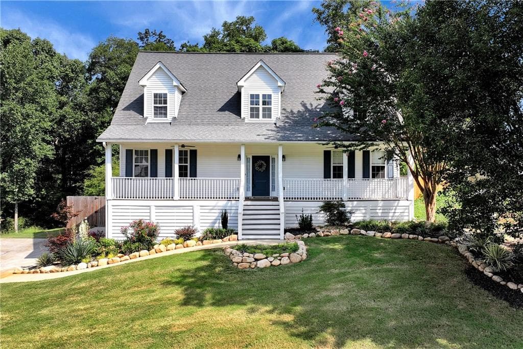 3 bedroom, 3 bathroom, 2,070 sq ft single family residence sold at 8160 Castleberry Farms Drive, Gainesville, GA 30506