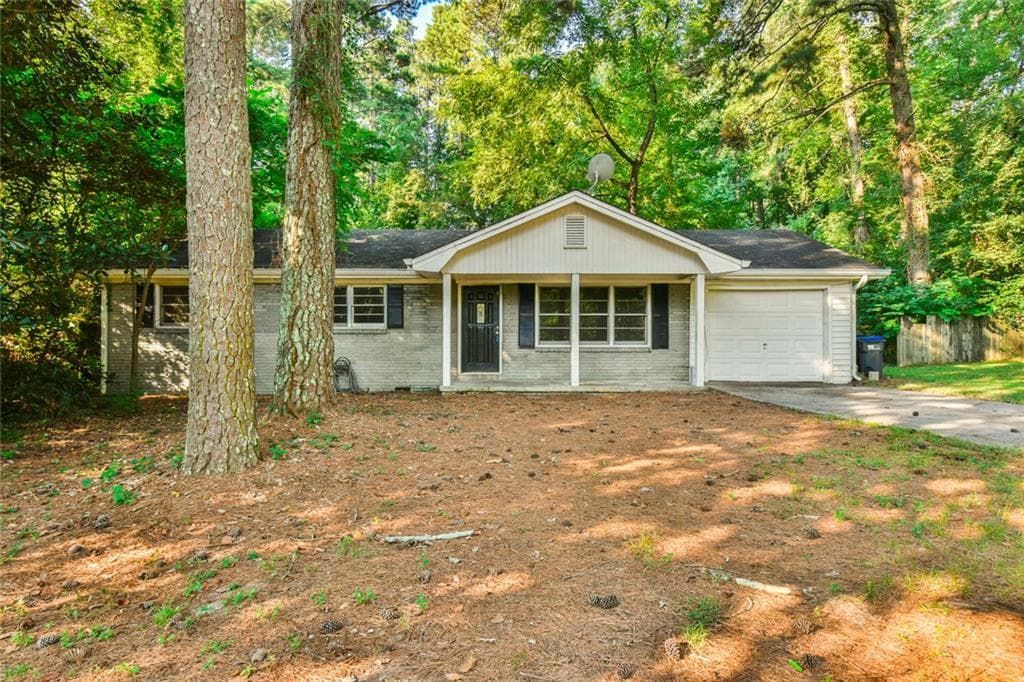 3 bedroom, 2 bathroom, 1,100 sq ft single family residence under contract at 625 Long Circle, Lawrenceville, GA 30044