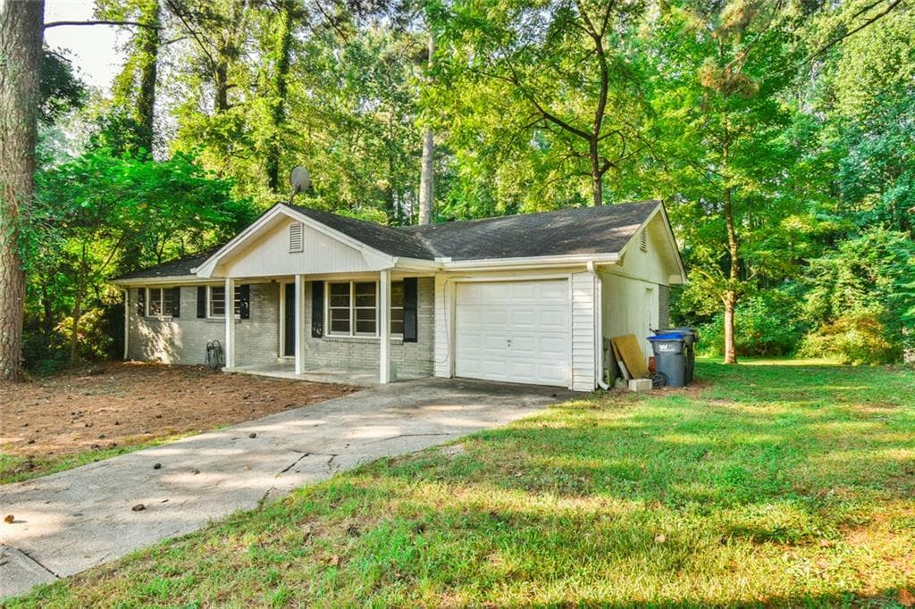 3 bedroom, 2 bathroom, 1,100 sq ft single family residence under contract at 625 Long Circle, Lawrenceville, GA 30044 — photo 2