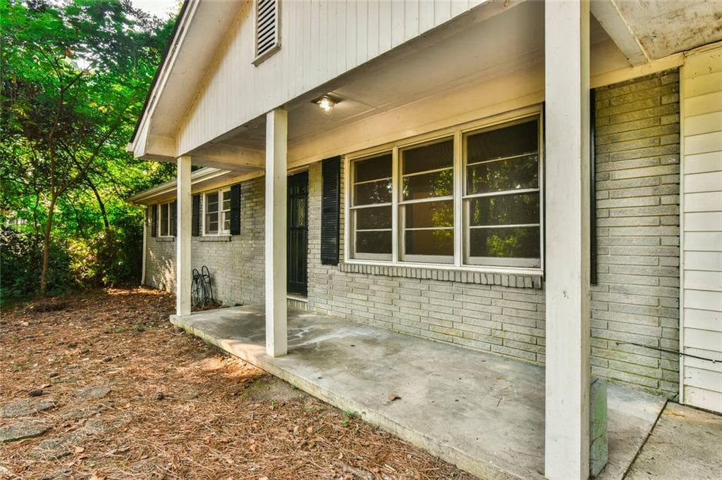 3 bedroom, 2 bathroom, 1,100 sq ft single family residence under contract at 625 Long Circle, Lawrenceville, GA 30044 — photo 3