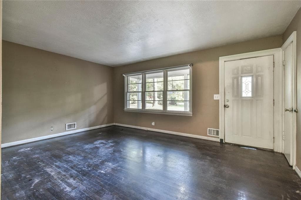3 bedroom, 2 bathroom, 1,100 sq ft single family residence under contract at 625 Long Circle, Lawrenceville, GA 30044 — photo 4