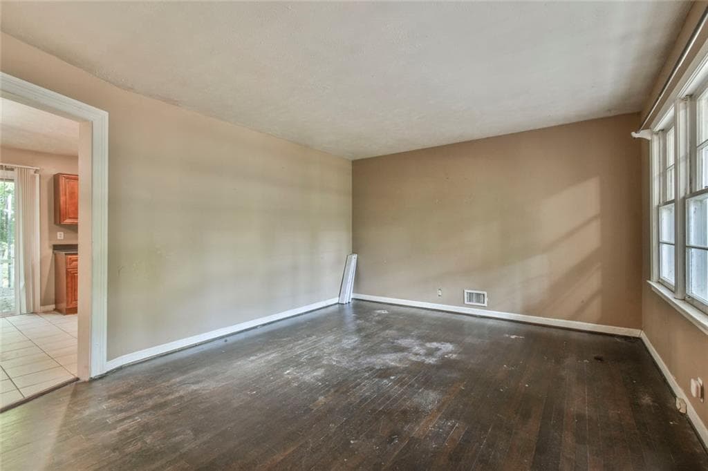 3 bedroom, 2 bathroom, 1,100 sq ft single family residence under contract at 625 Long Circle, Lawrenceville, GA 30044 — photo 6